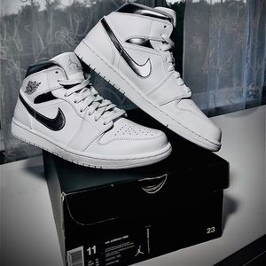 Air Jordan 1 Mid - White/Metallic Silver BN in Box